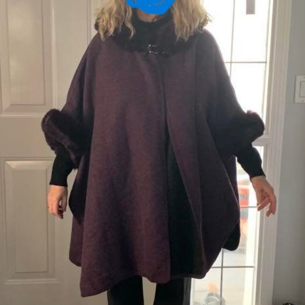 NWT - Natura Winter Cloak with Faux Fur